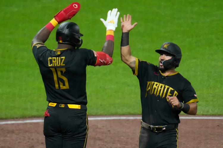 Griffin leads Pirates rally past the Royals to reach .500